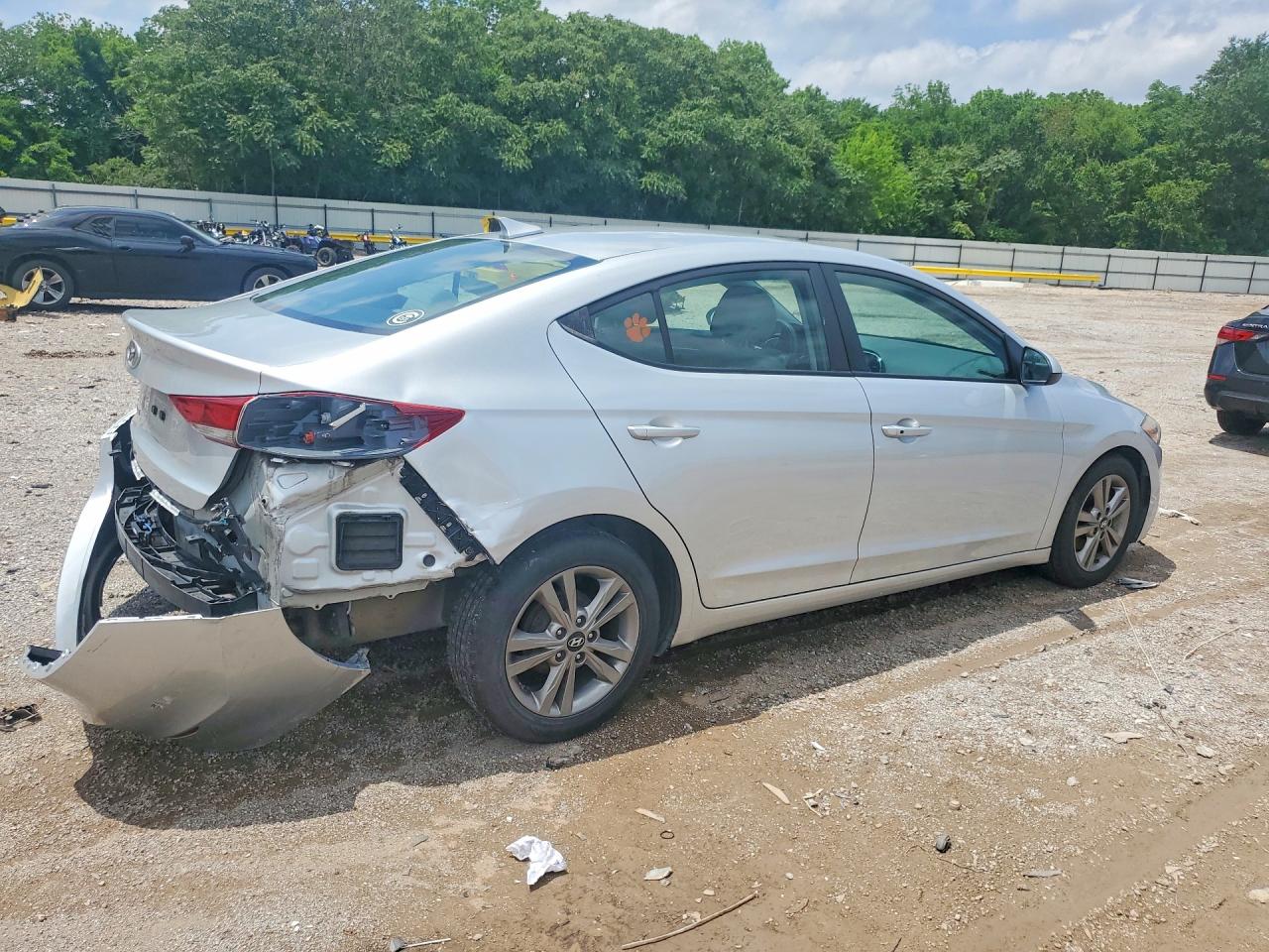 2017 HYUNDAI ELANTRA SE photo 5