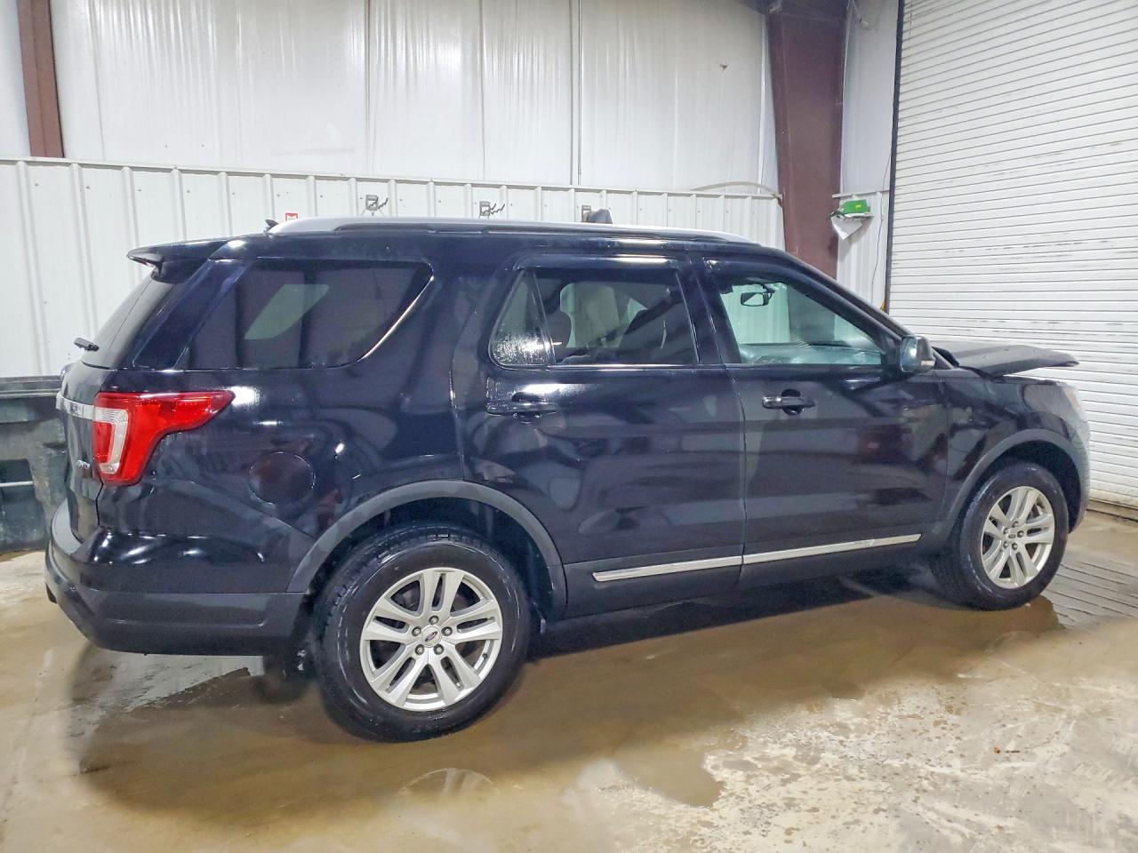 2019 FORD EXPLORER XLT photo 5