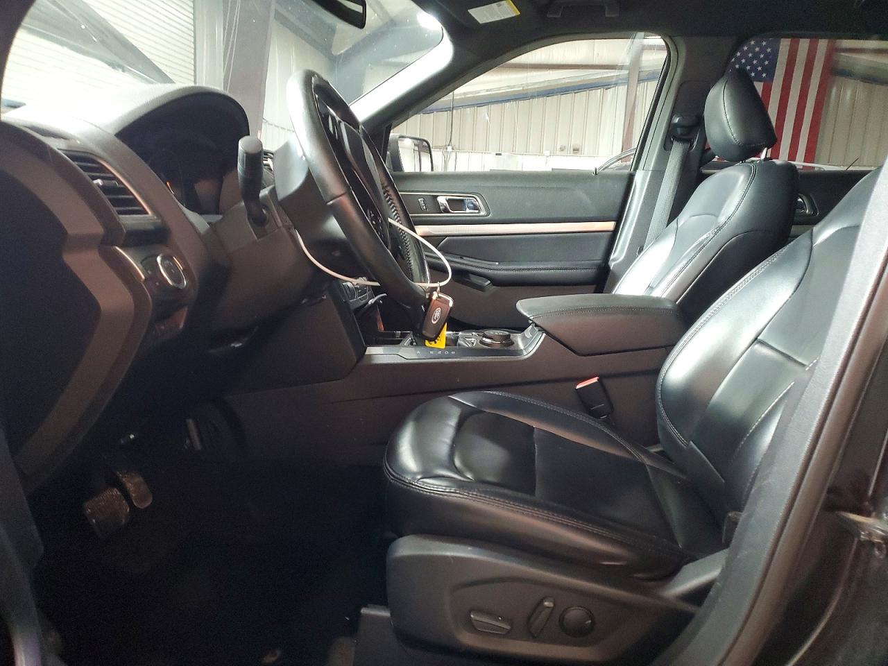 2019 FORD EXPLORER XLT photo 13