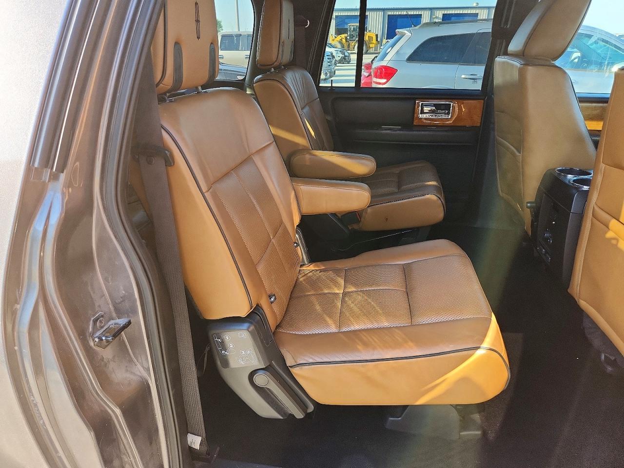 2012 LINCOLN NAVIGATOR L photo 31