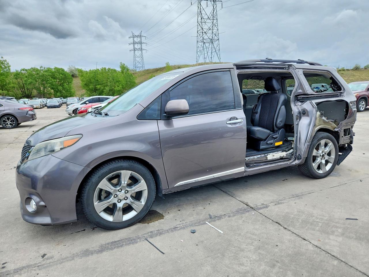2014 TOYOTA SIENNA