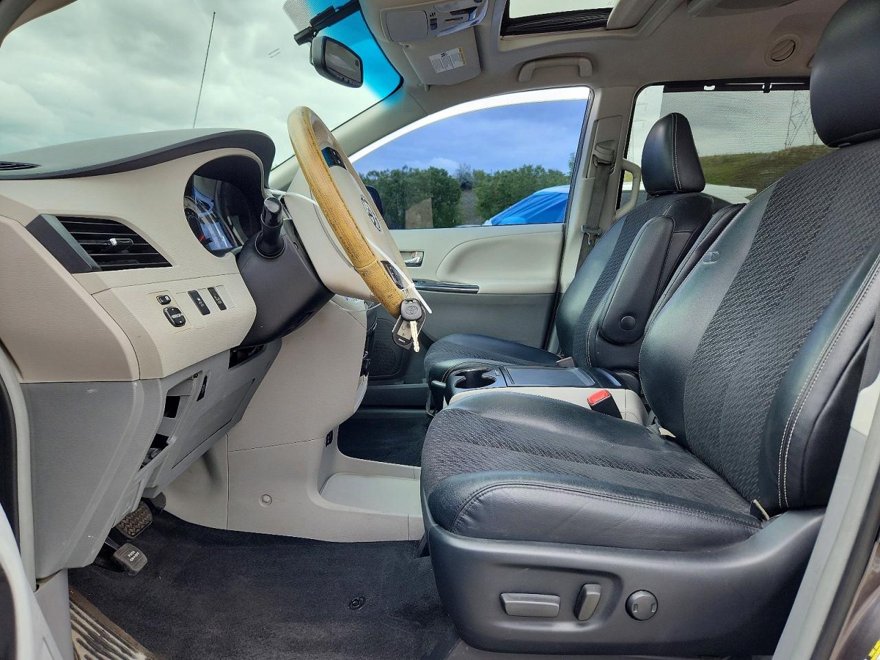 2014 TOYOTA SIENNA SPORT photo 19