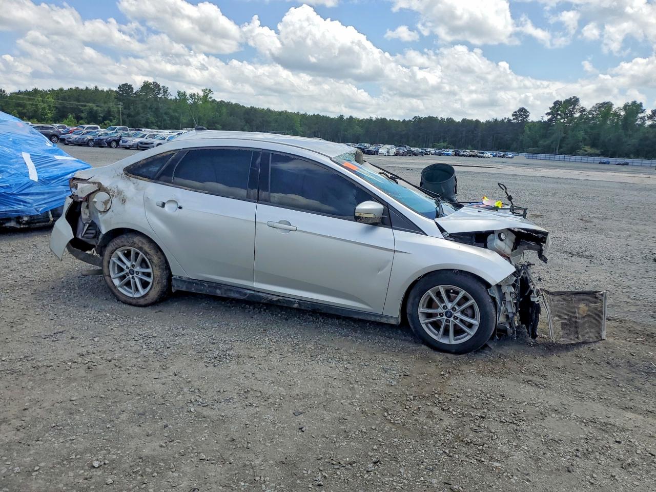 2017 FORD FOCUS SE photo 4