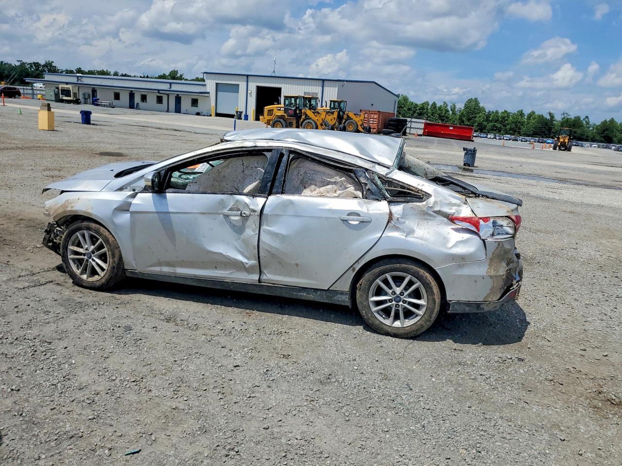 2017 FORD FOCUS SE photo 2