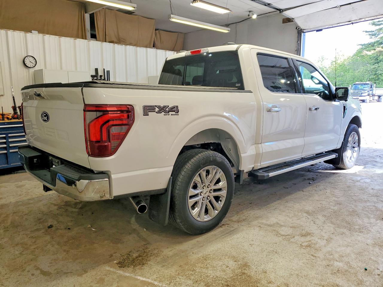 2024 FORD F150 LARIAT photo 3