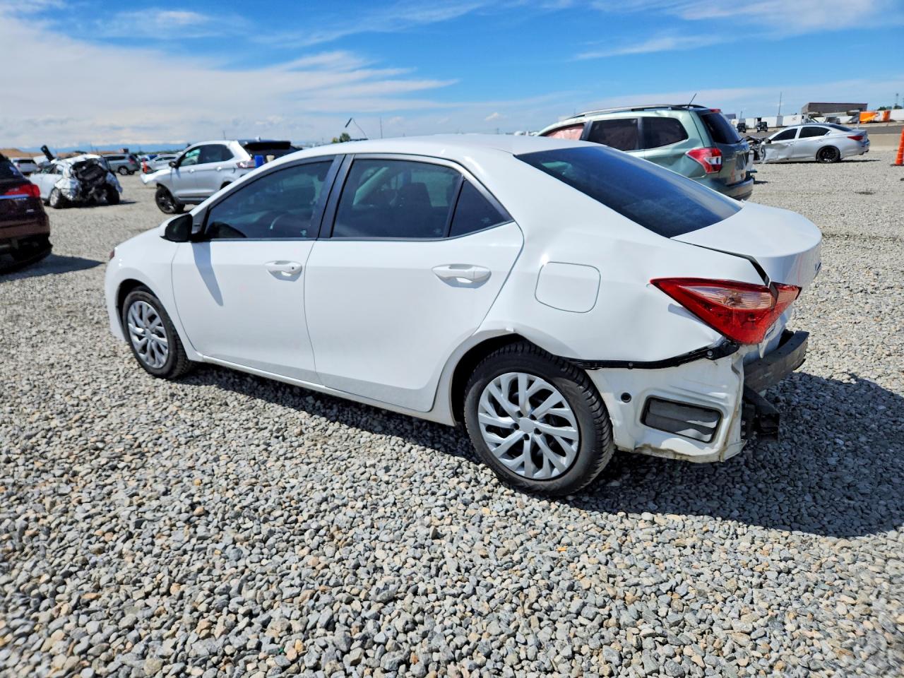 2017 TOYOTA COROLLA LE photo 4