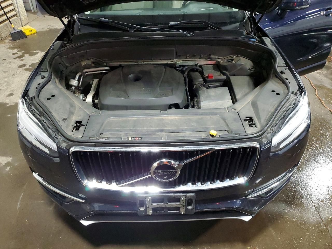 2016 VOLVO XC90 T6 photo 23