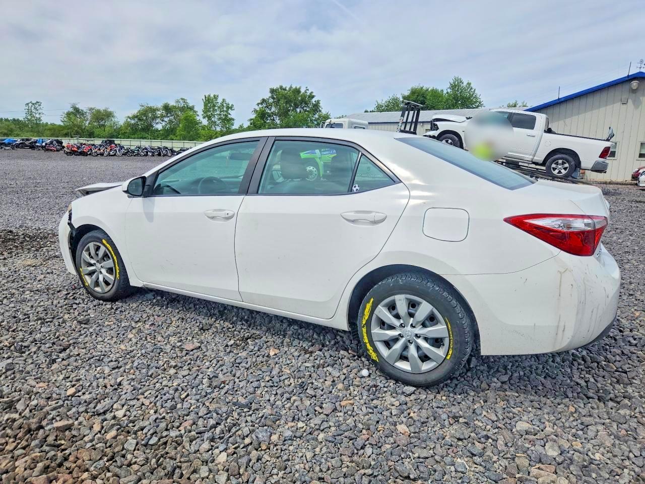 2014 TOYOTA COROLLA LE photo 4