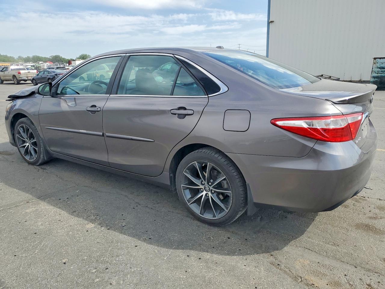 2017 TOYOTA CAMRY XSE photo 3