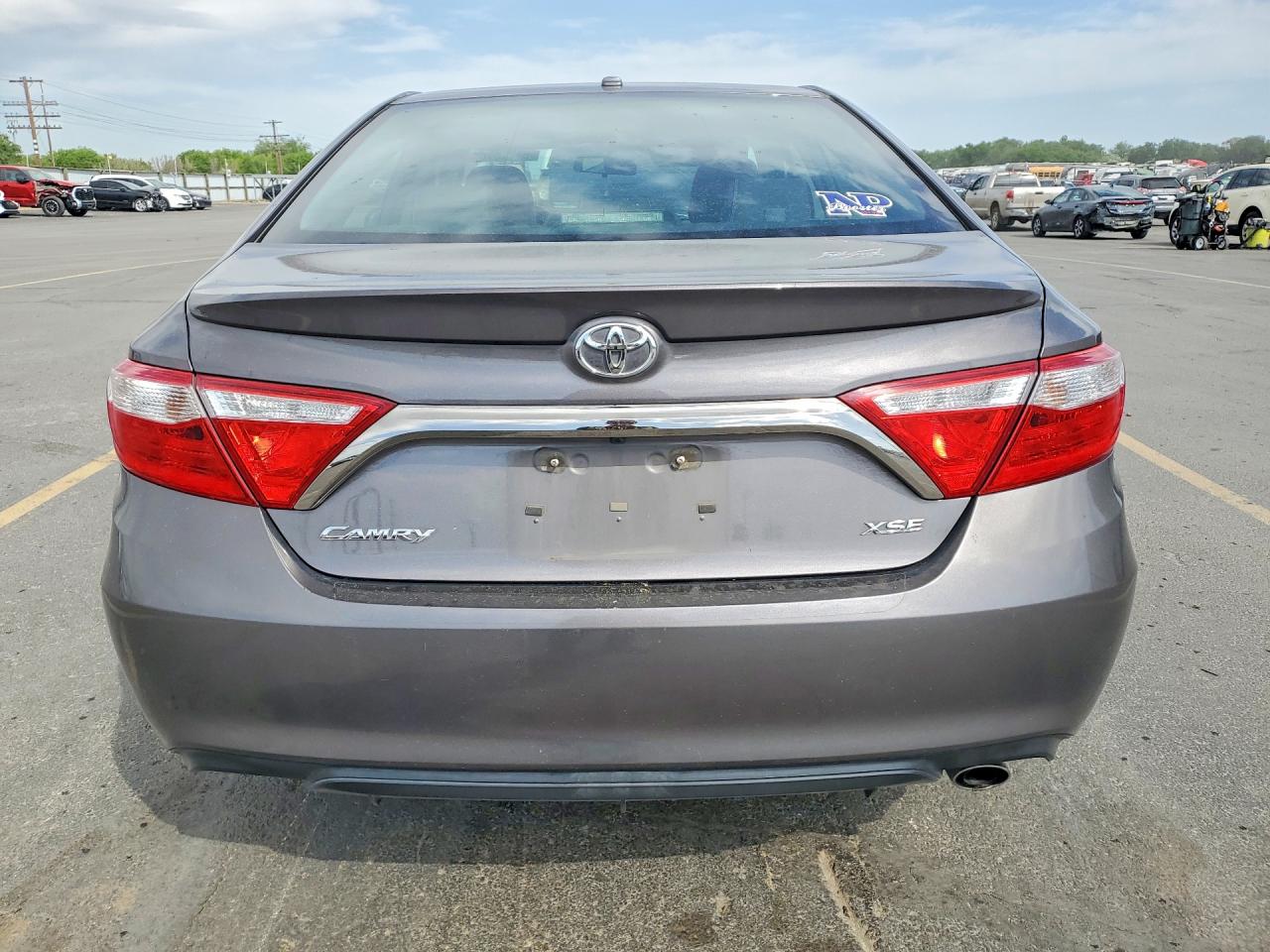 2017 TOYOTA CAMRY XSE photo 11