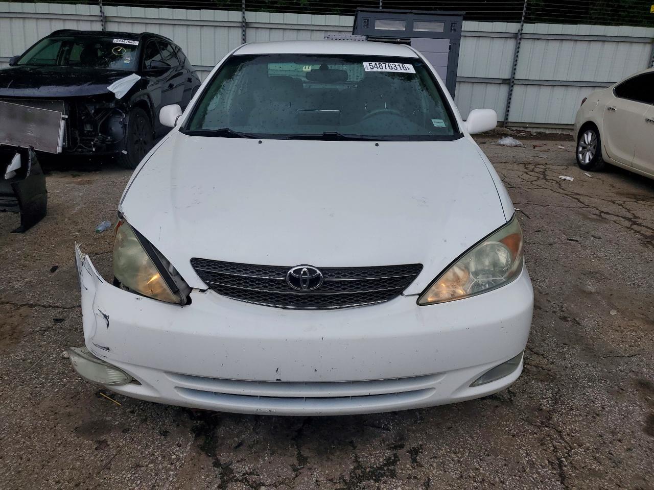 2004 TOYOTA CAMRY XLE photo 9