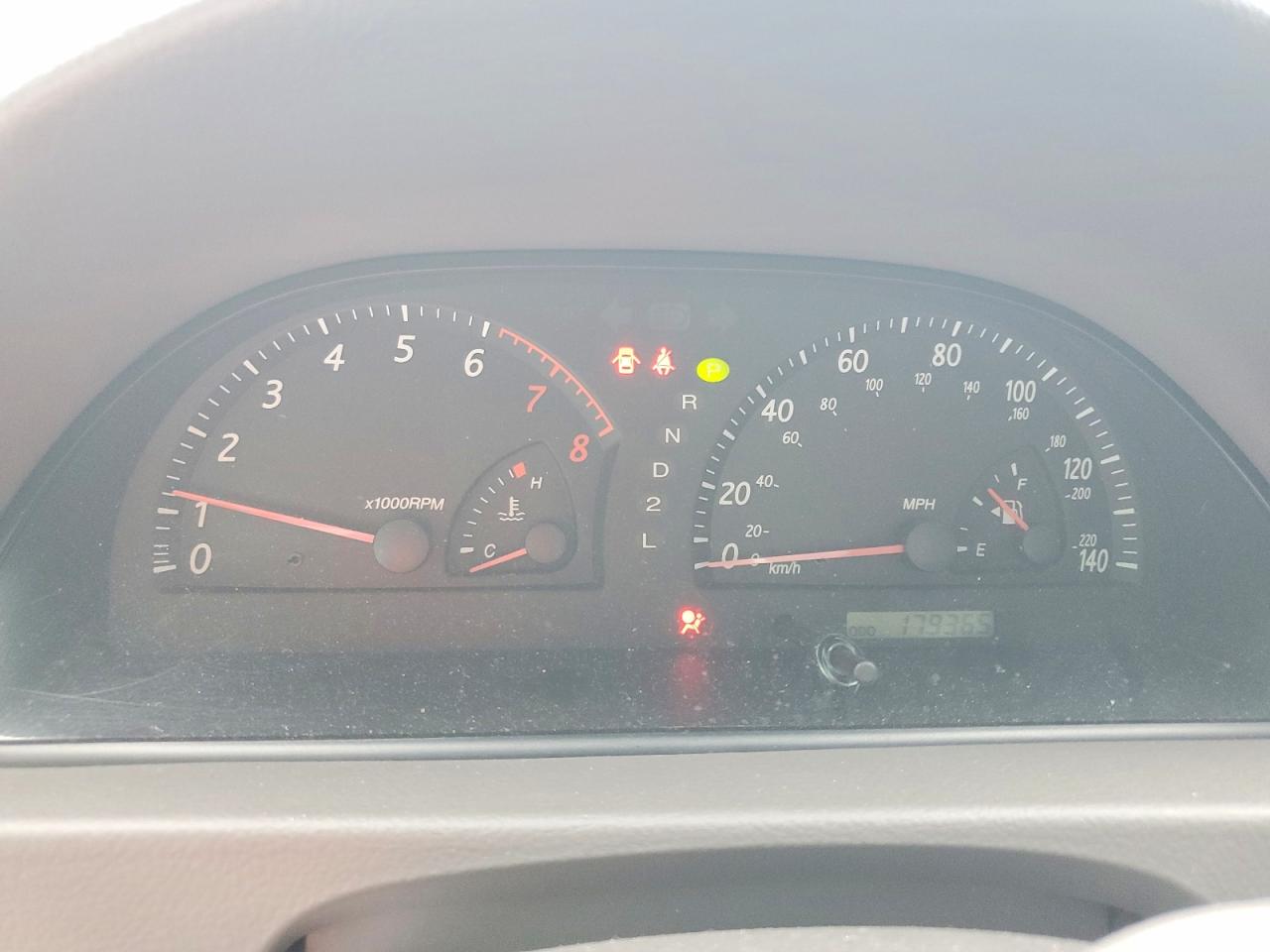 2004 TOYOTA CAMRY XLE photo 17