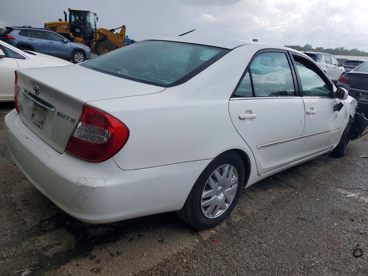 2004 TOYOTA CAMRY XLE photo 5