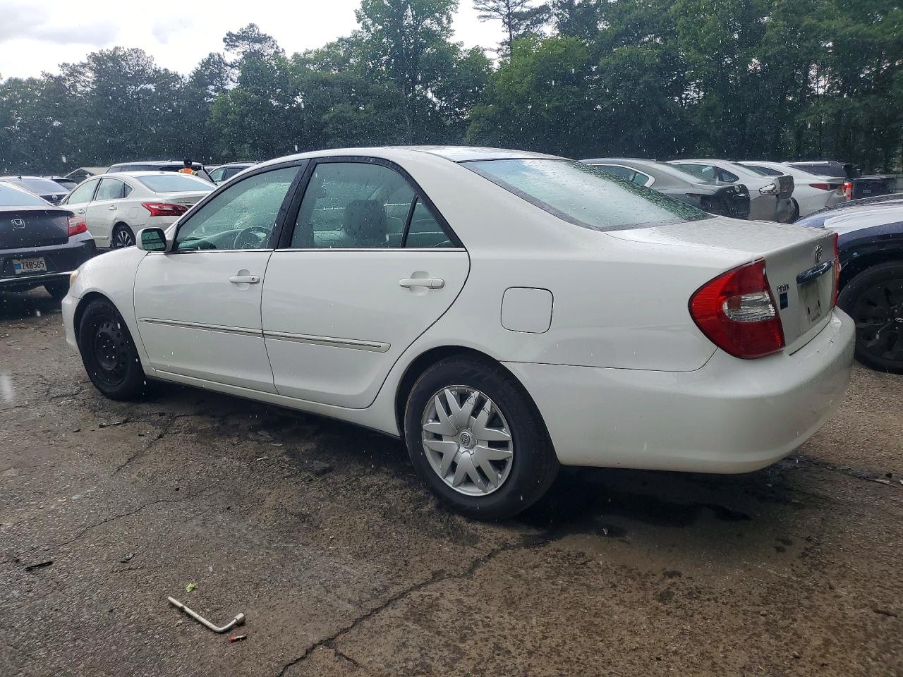 2004 TOYOTA CAMRY XLE photo 3