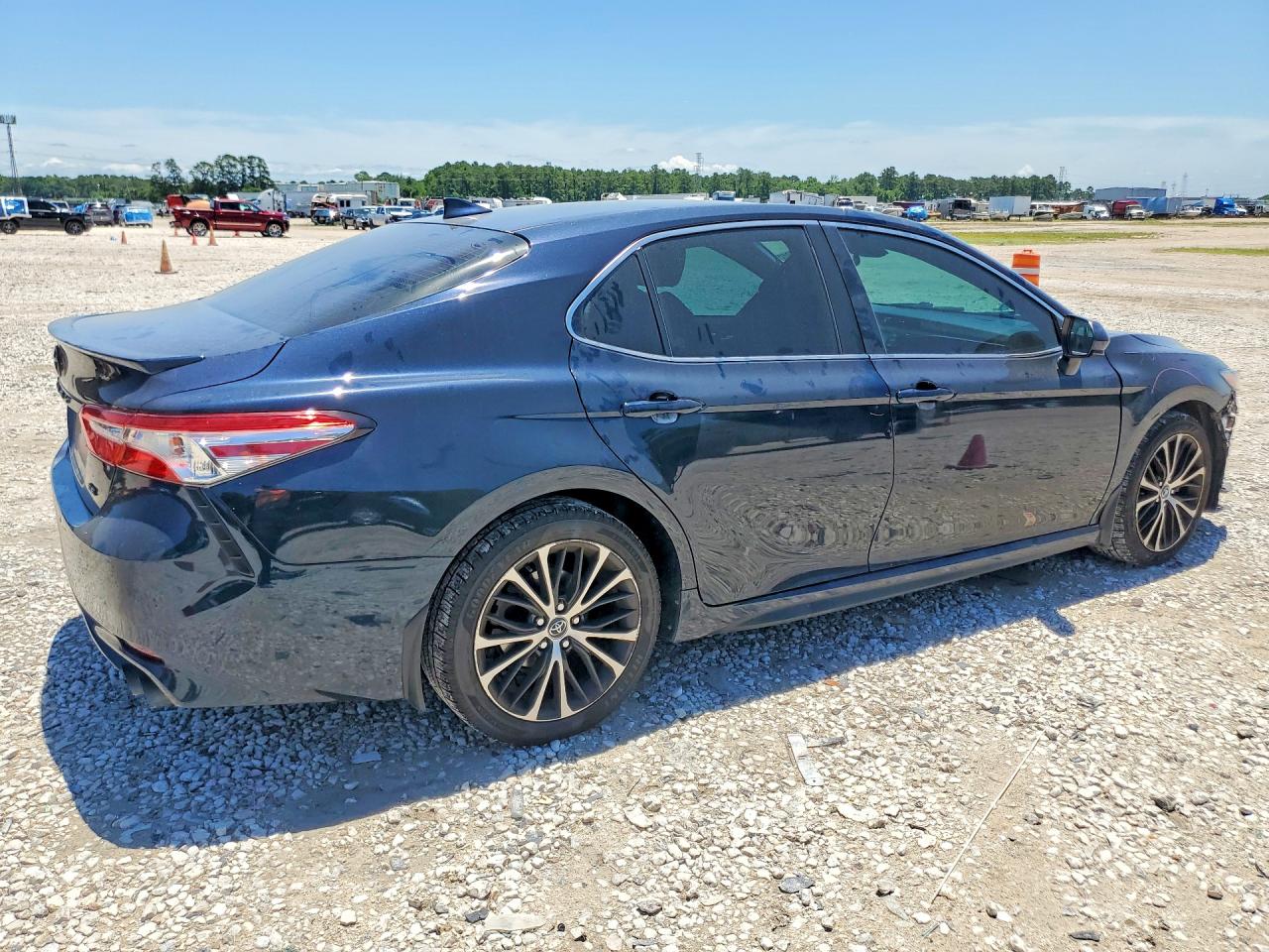 2020 TOYOTA CAMRY photo 7