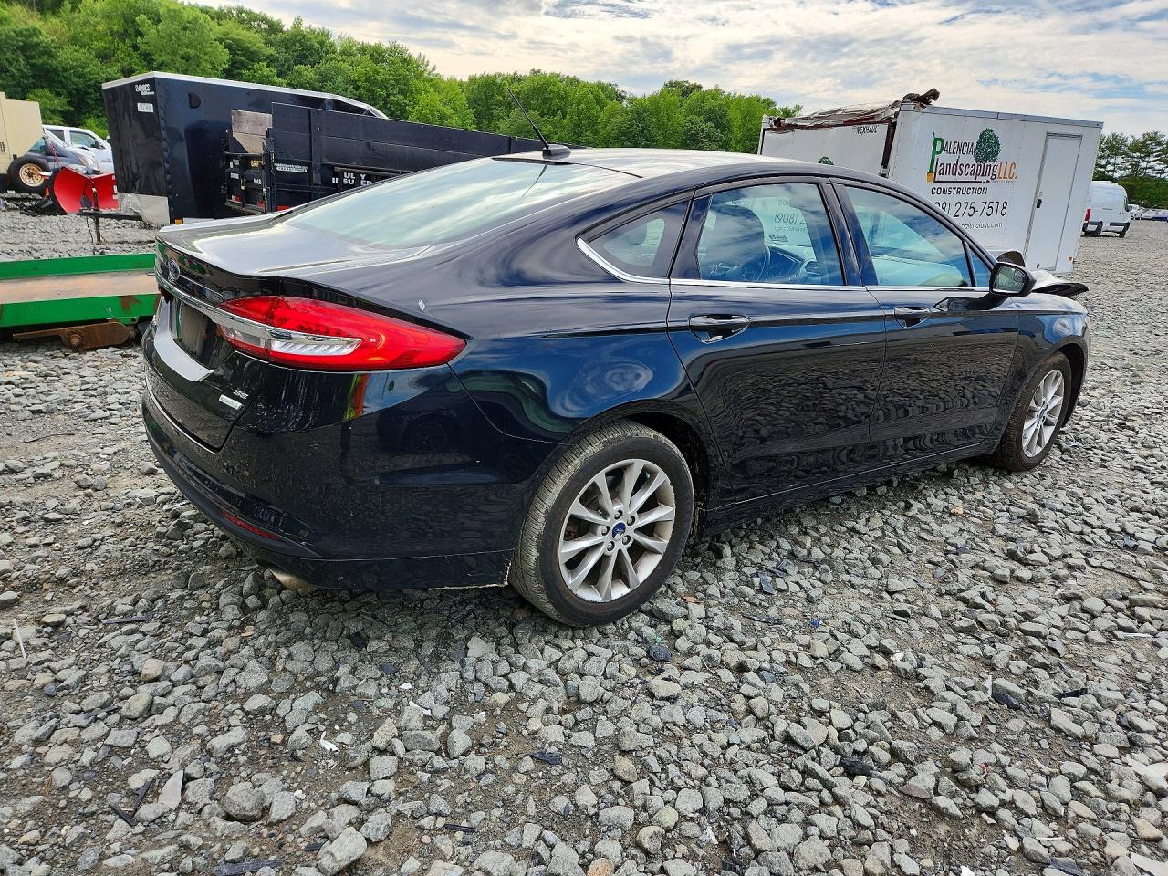2017 FORD FUSION SE photo 3
