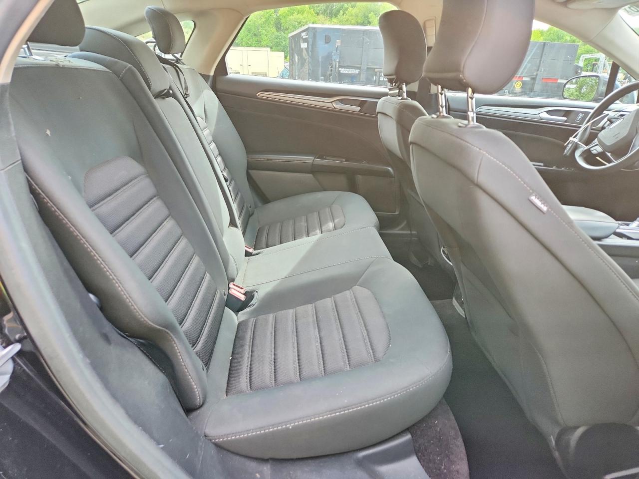 2017 FORD FUSION SE photo 10