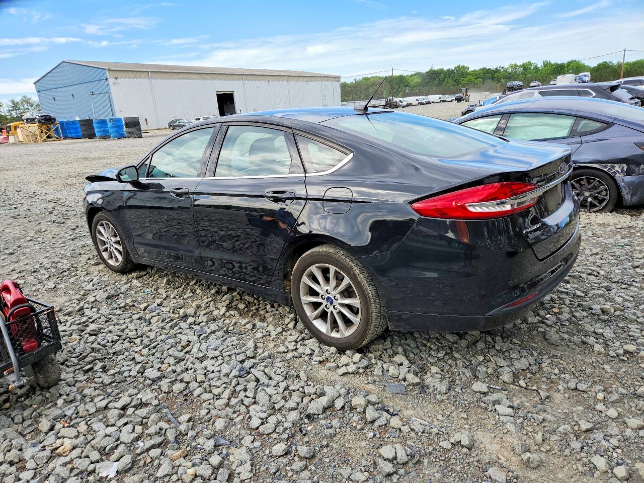 2017 FORD FUSION SE photo 2