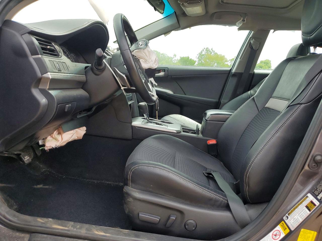 2014 TOYOTA CAMRY SE photo 13