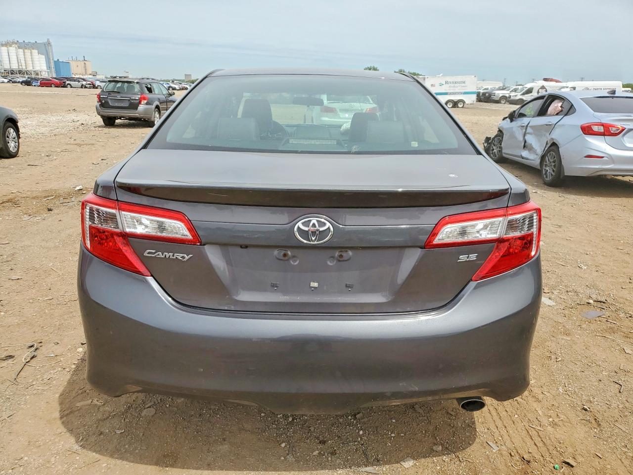 2014 TOYOTA CAMRY SE photo 11