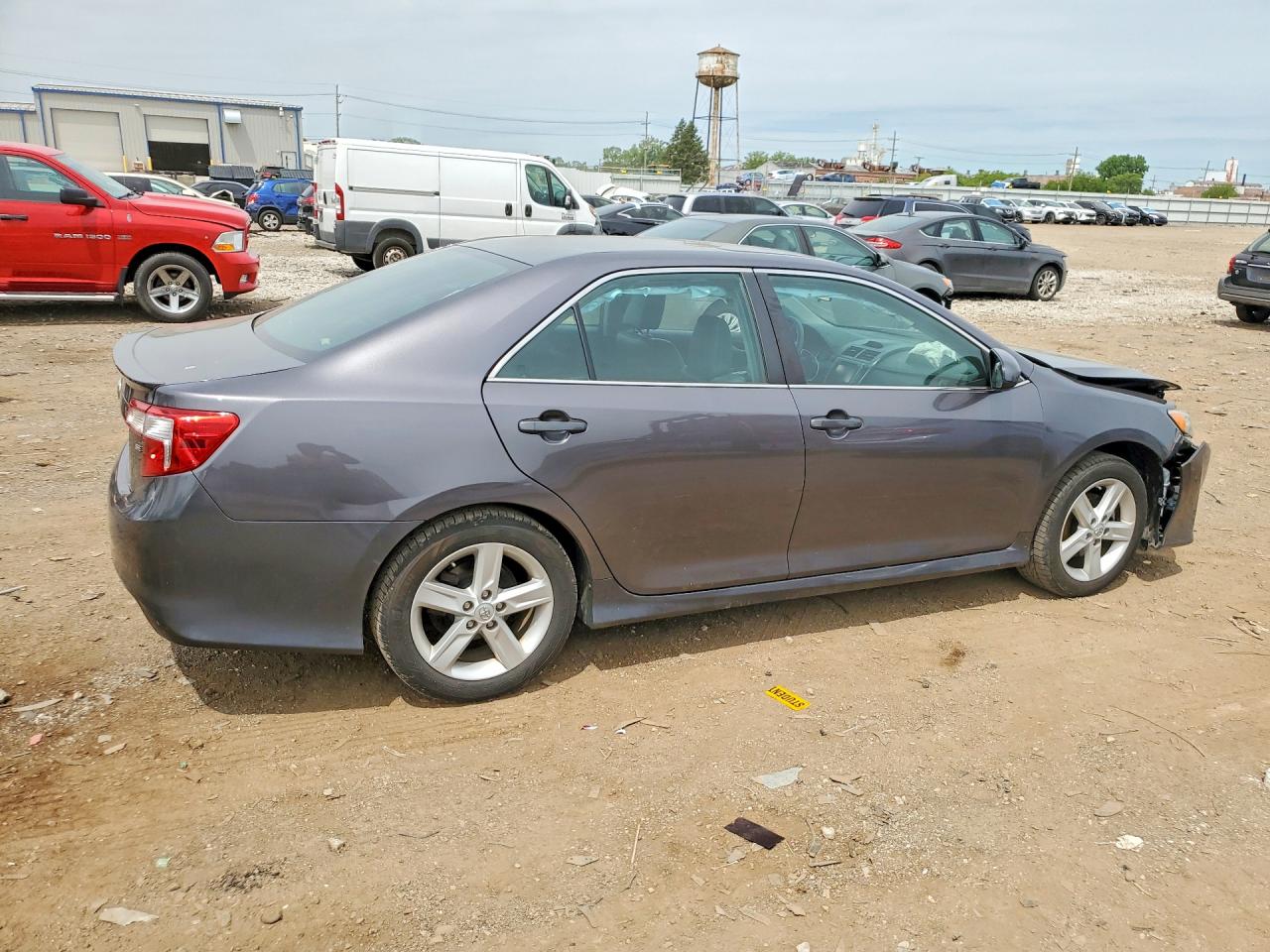 2014 TOYOTA CAMRY SE photo 5