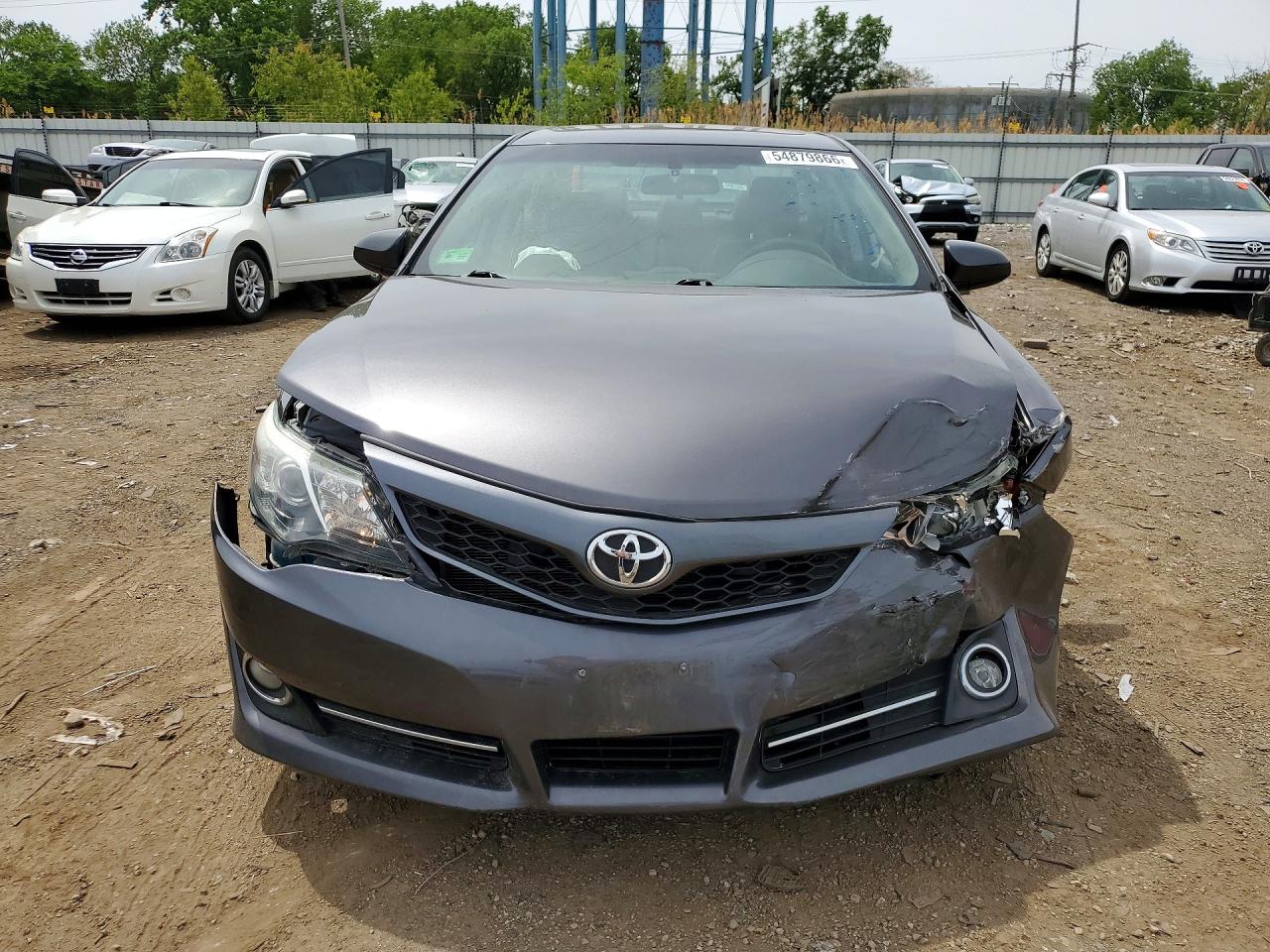 2014 TOYOTA CAMRY SE photo 9