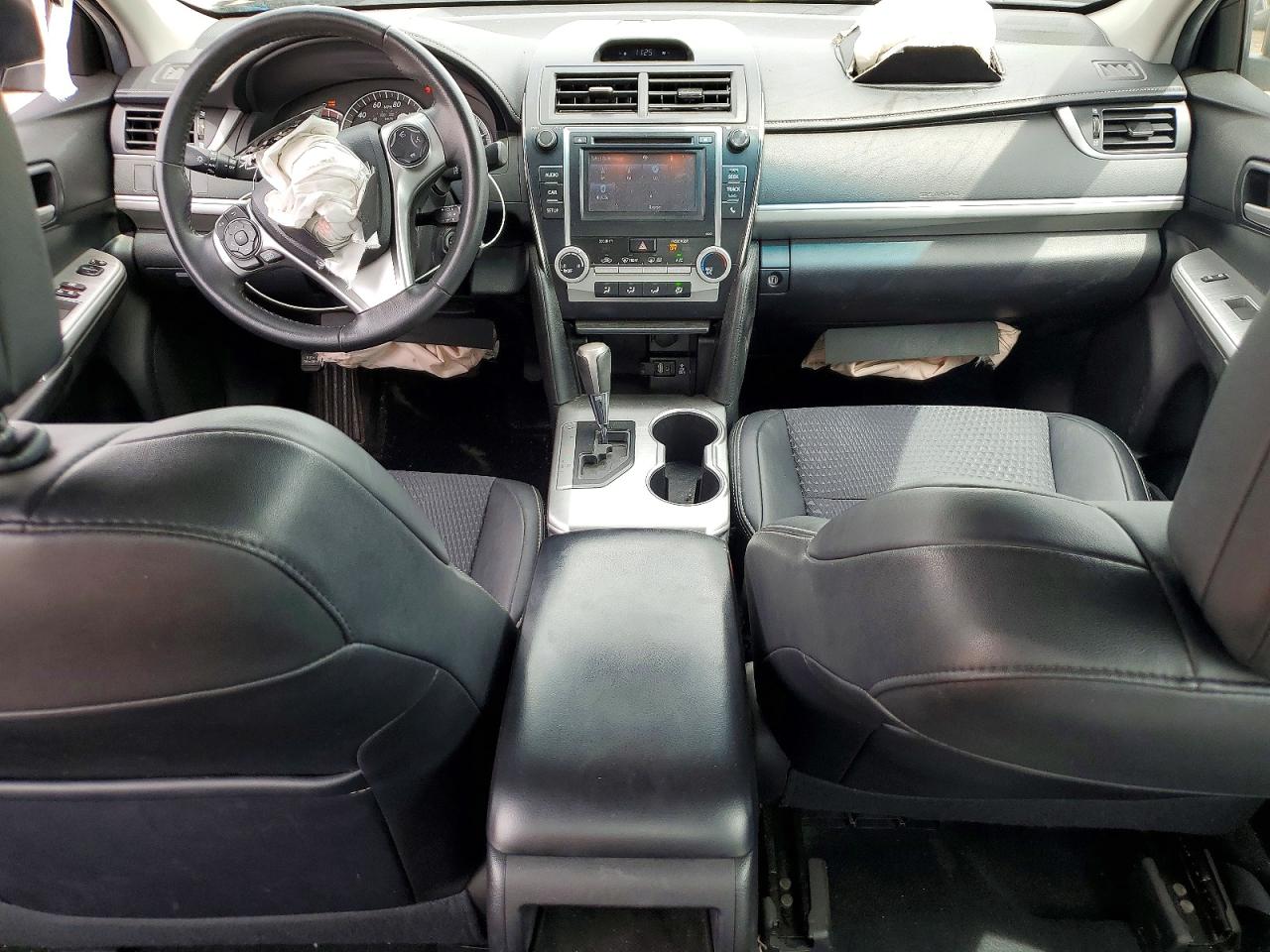 2014 TOYOTA CAMRY SE photo 15