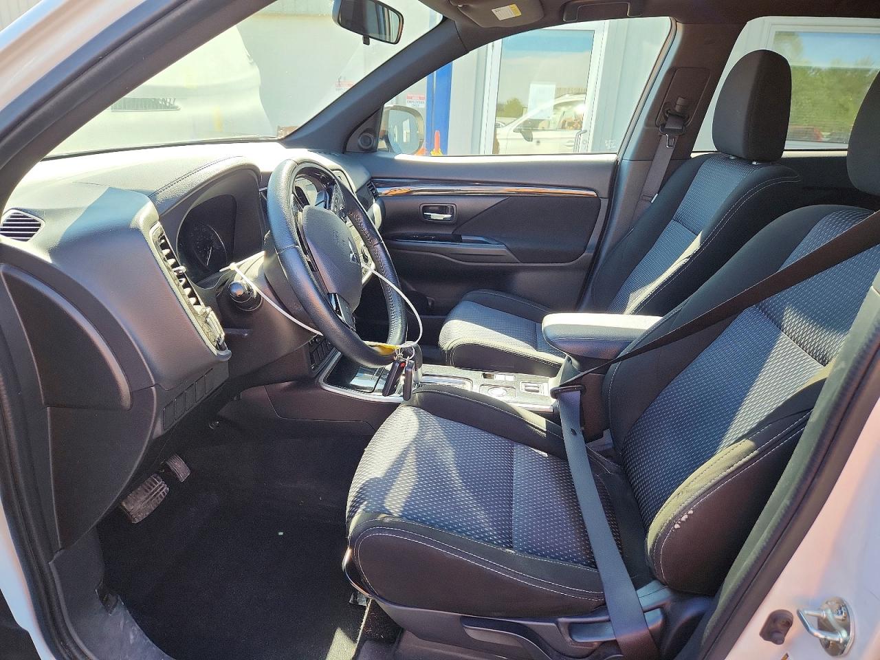 2018 MITSUBISHI OUTLANDER SE photo 19