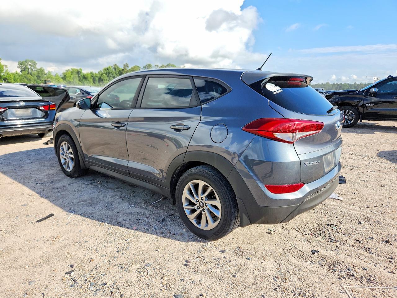 2018 HYUNDAI TUCSON SE photo 3
