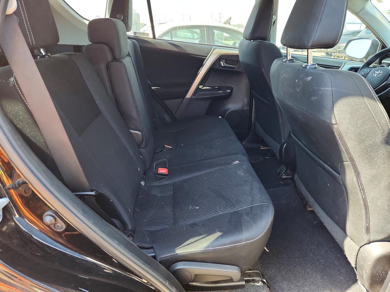 2014 TOYOTA RAV4 XLE photo 19