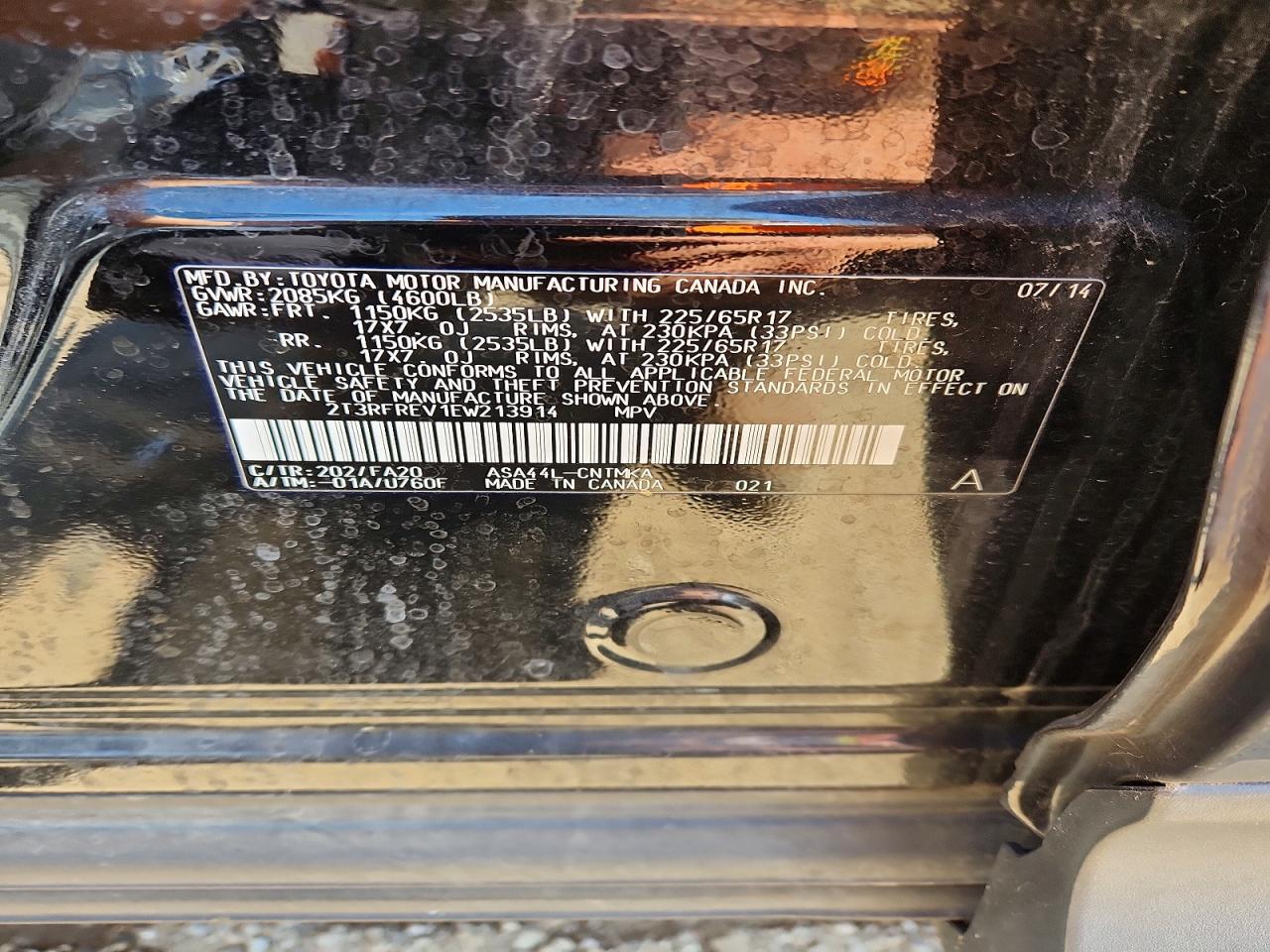 2014 TOYOTA RAV4 XLE photo 25