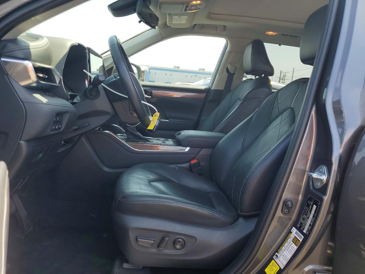 2021 TOYOTA HIGHLANDER PLATINUM photo 13