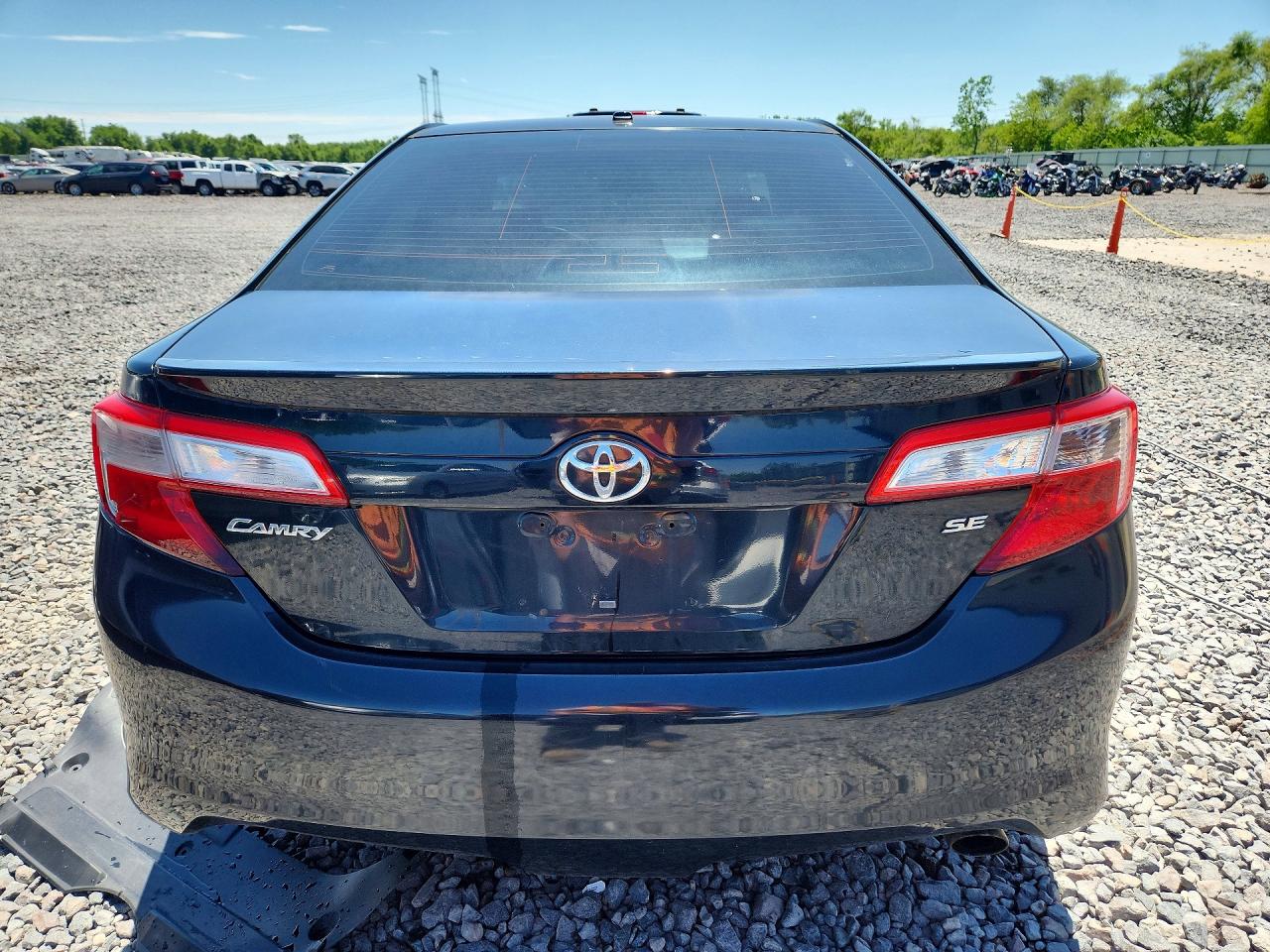 2012 TOYOTA CAMRY SE photo 11