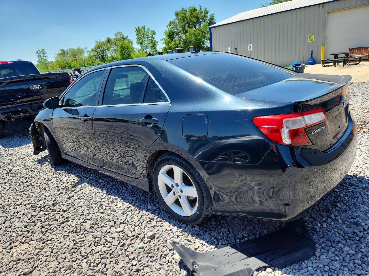 2012 TOYOTA CAMRY SE photo 3