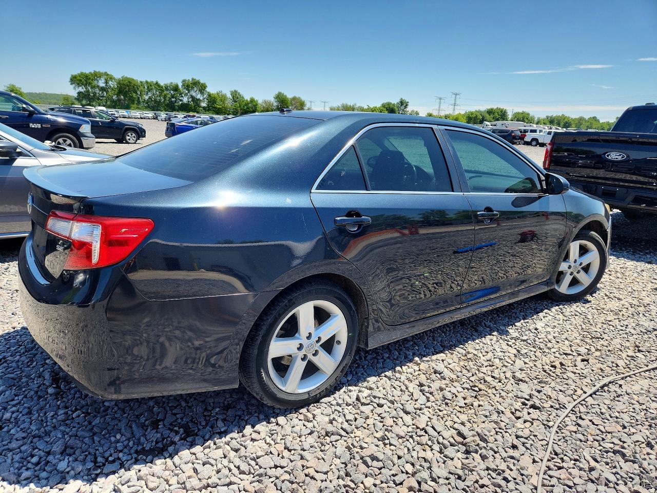 2012 TOYOTA CAMRY SE photo 5