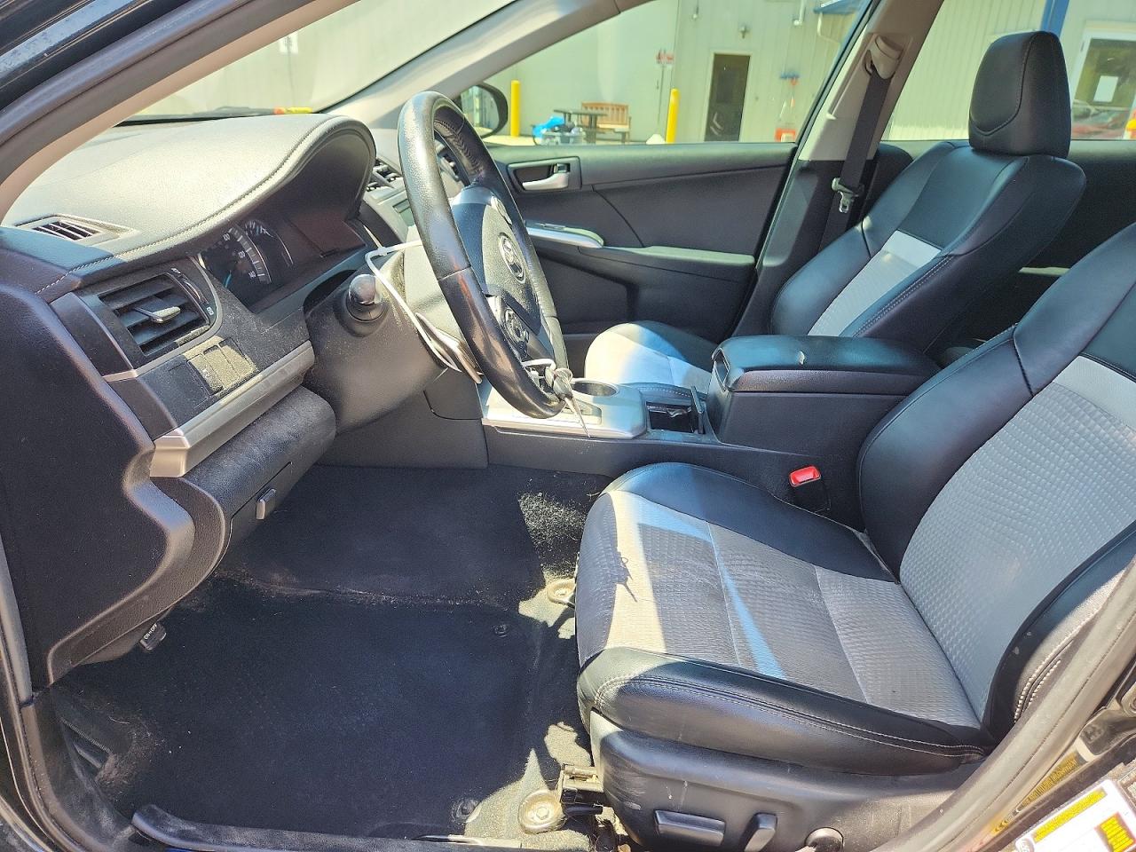 2012 TOYOTA CAMRY SE photo 13
