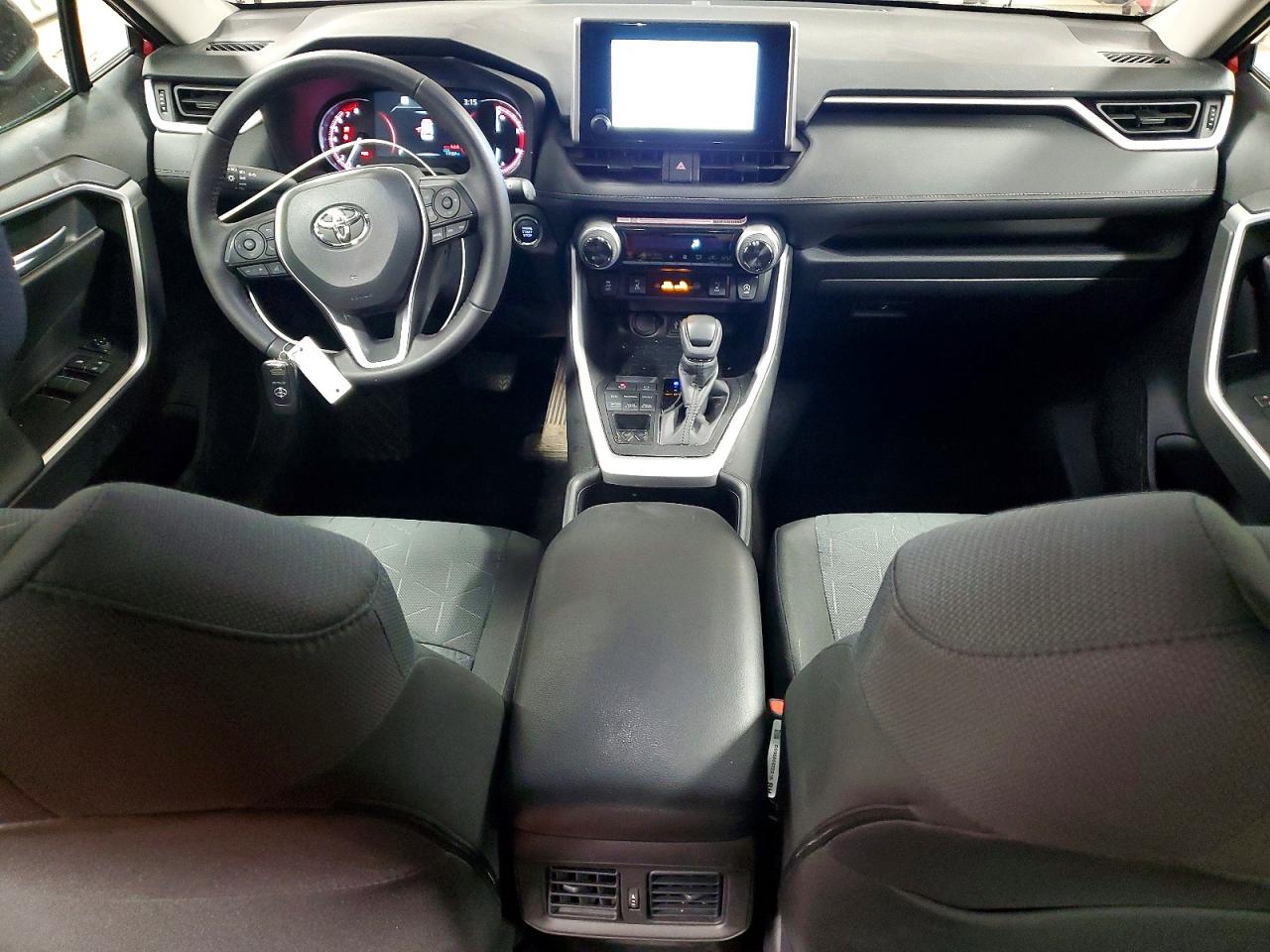 2025 TOYOTA RAV4 XLE photo 8