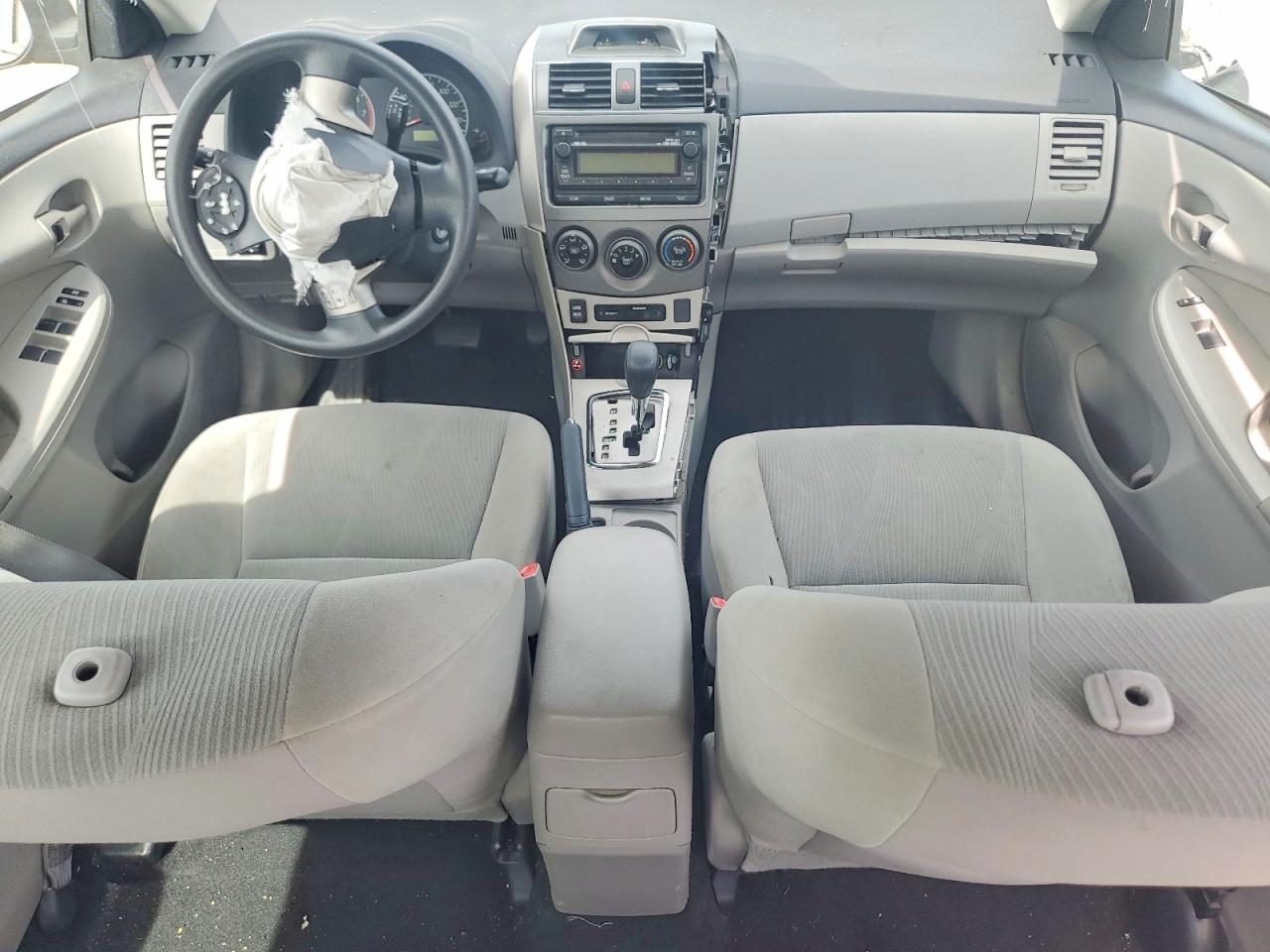 2012 TOYOTA COROLLA LE photo 15