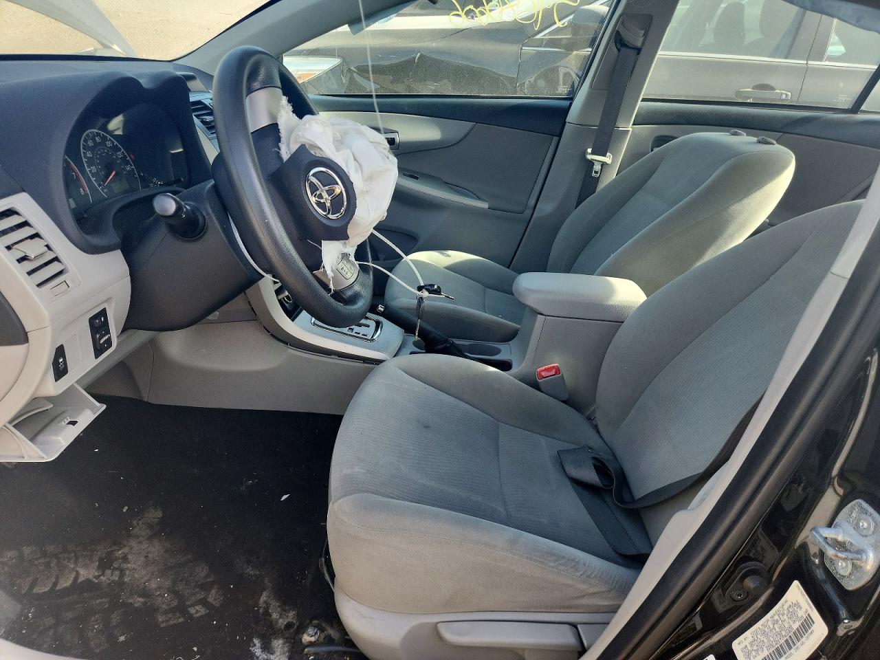 2012 TOYOTA COROLLA LE photo 13
