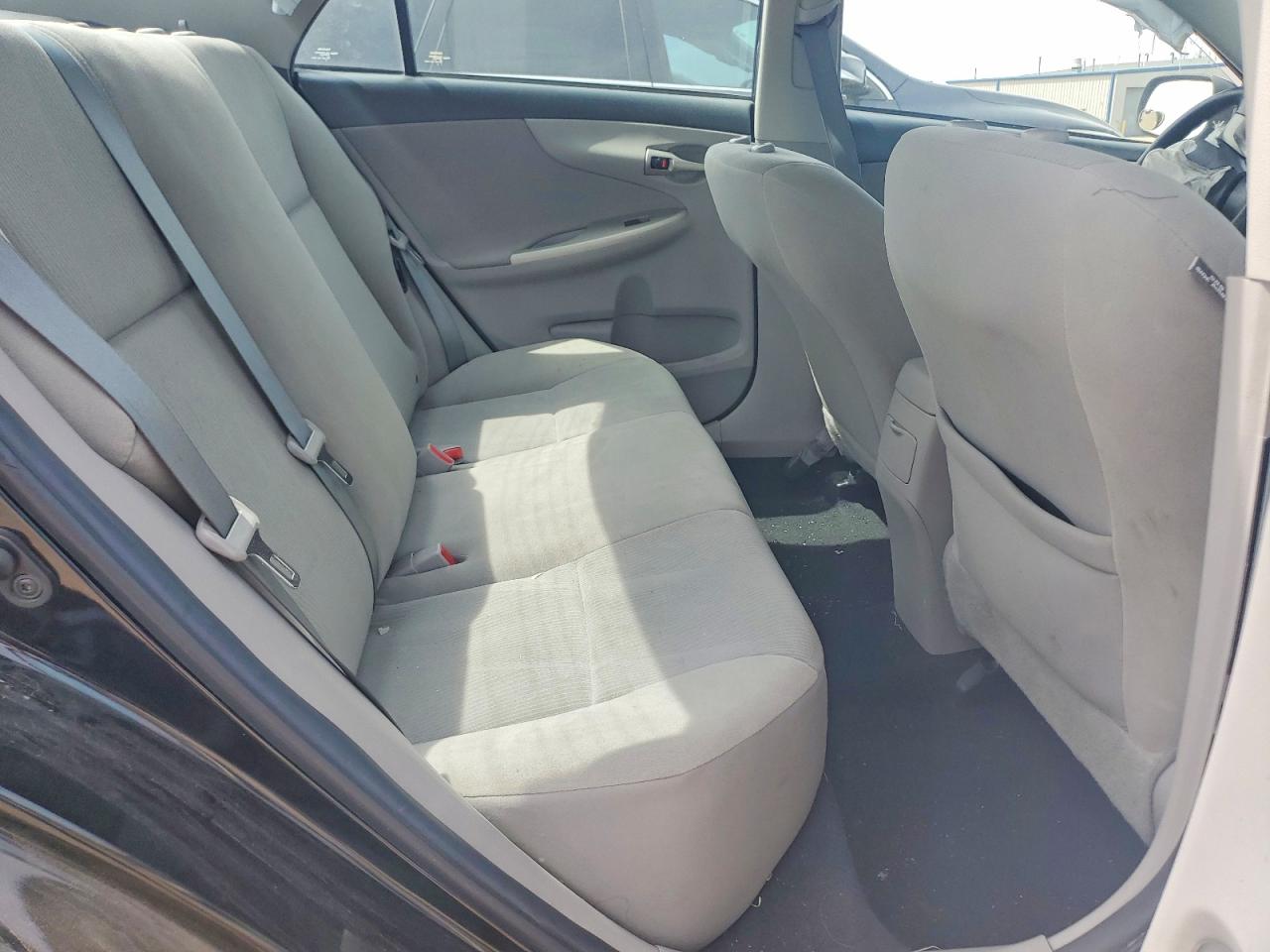 2012 TOYOTA COROLLA LE photo 19