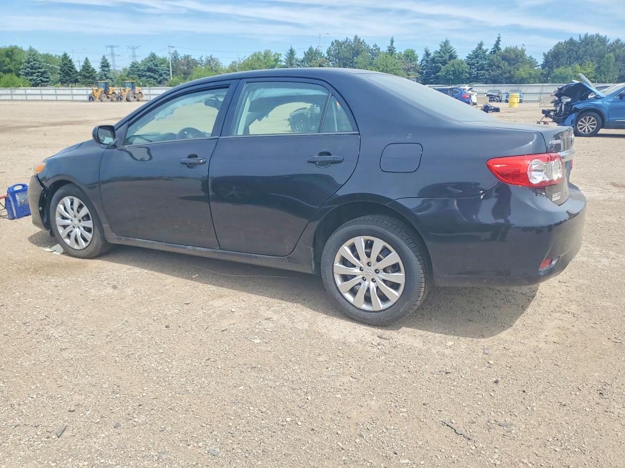 2012 TOYOTA COROLLA LE photo 3