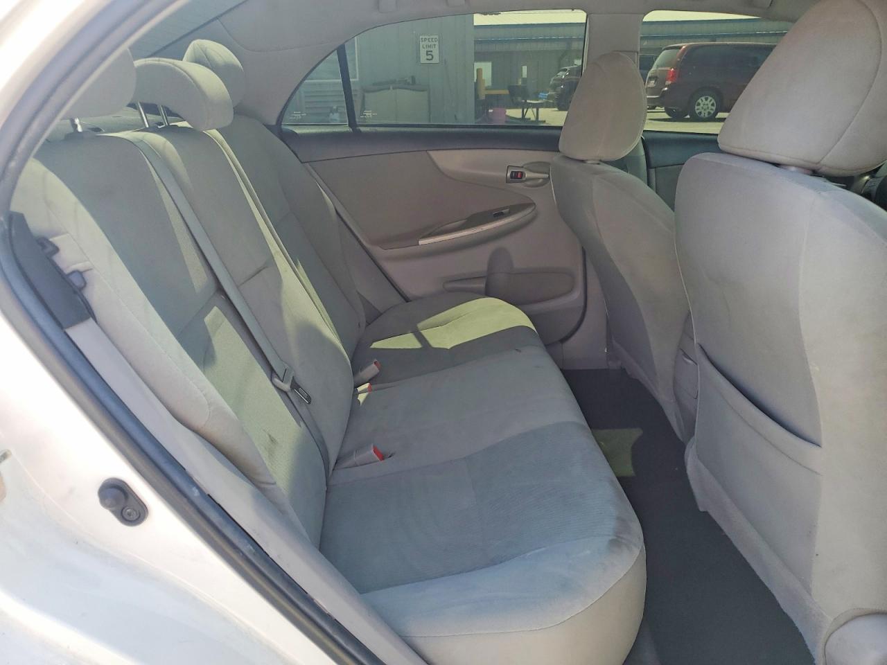 2013 TOYOTA COROLLA LE photo 19