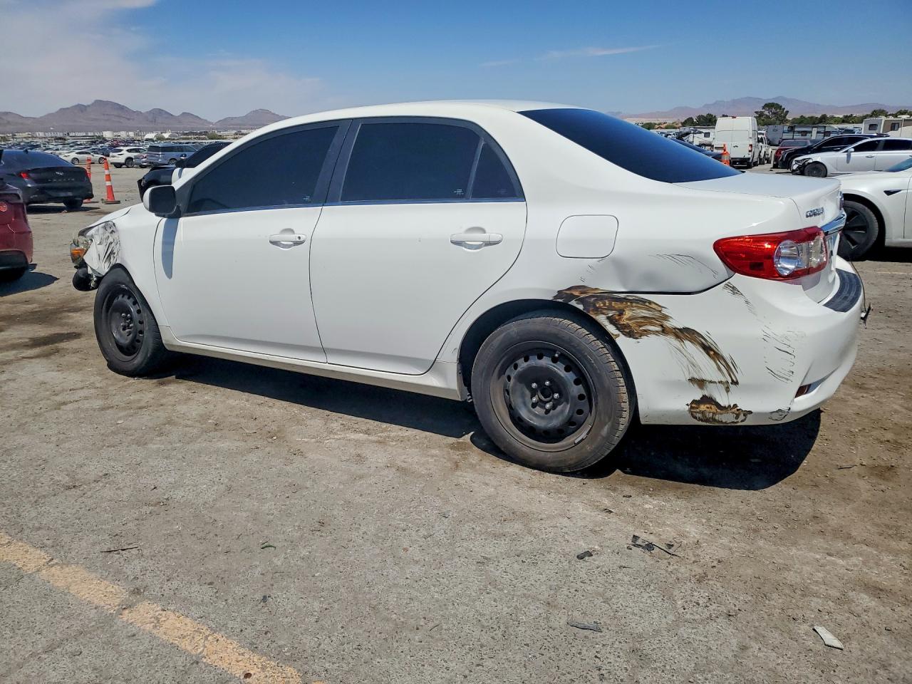 2013 TOYOTA COROLLA LE photo 3