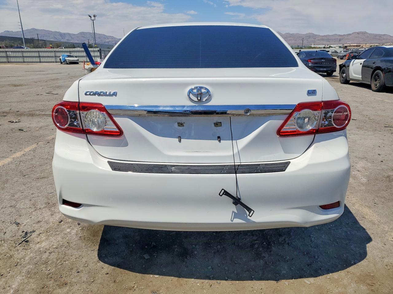 2013 TOYOTA COROLLA LE photo 11