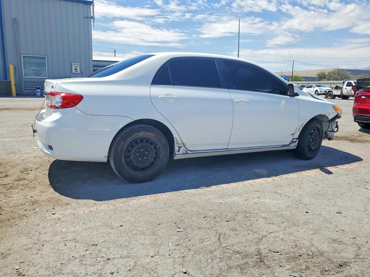 2013 TOYOTA COROLLA LE photo 5