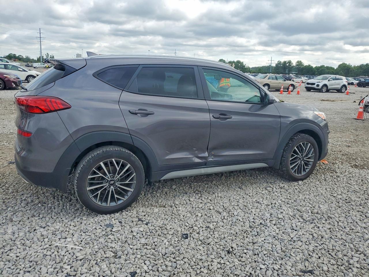 2021 HYUNDAI TUCSON SEL photo 3