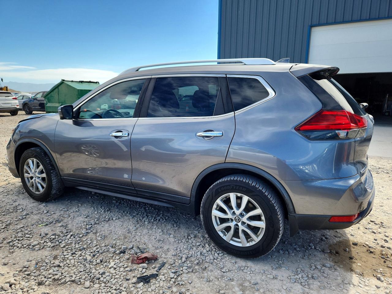 2017 NISSAN ROGUE SV photo 3