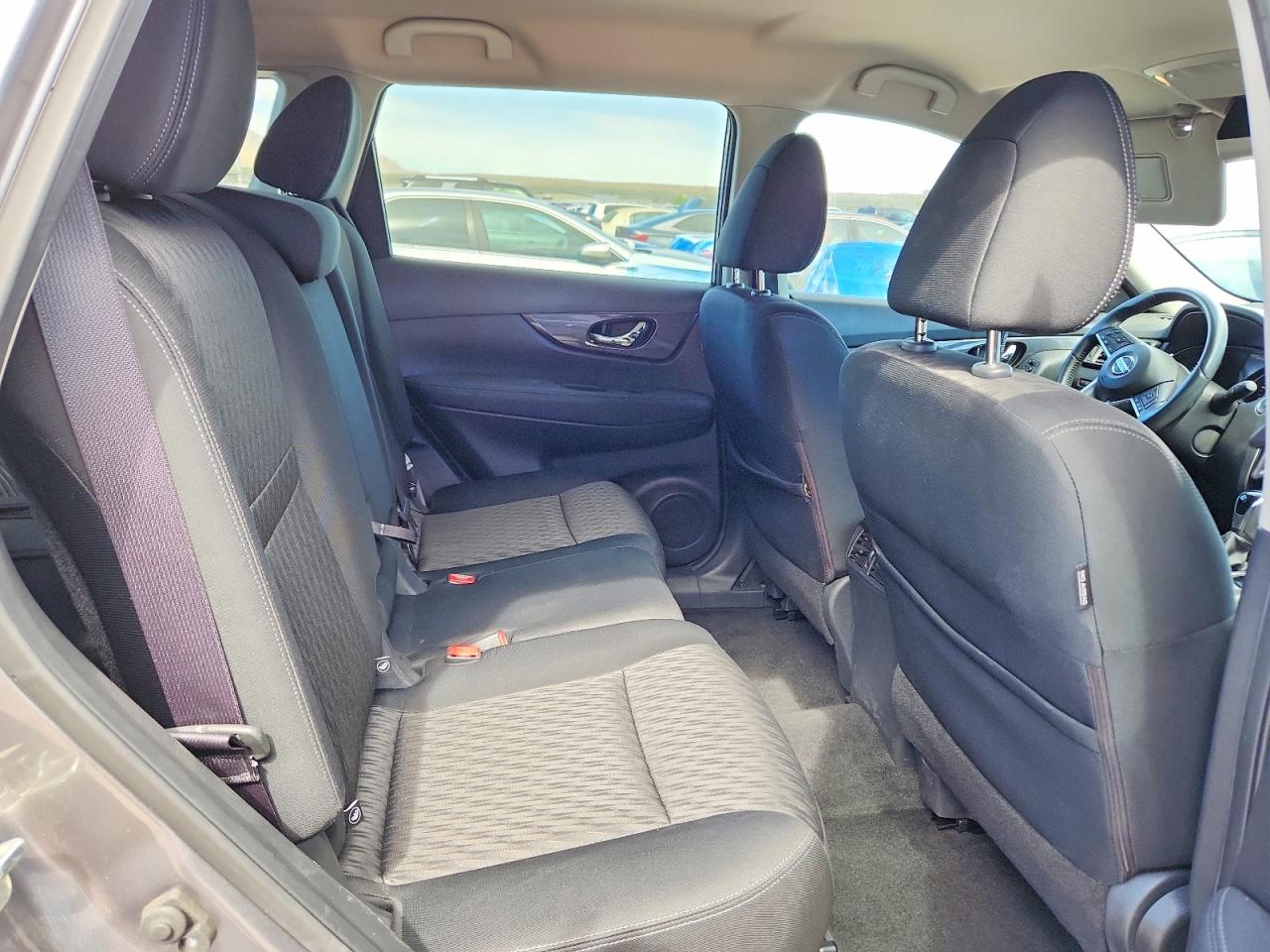 2017 NISSAN ROGUE SV photo 21
