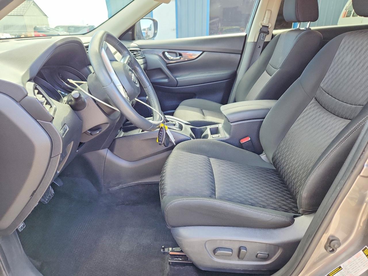 2017 NISSAN ROGUE SV photo 13
