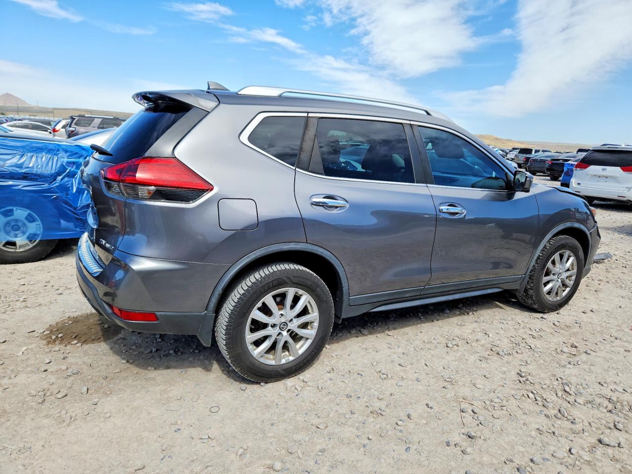 2017 NISSAN ROGUE SV photo 5